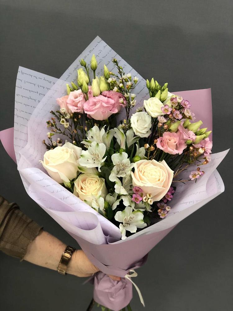 Букет цветов из: Альстромерии, Розы и Лизиантусы в Новый Снопок