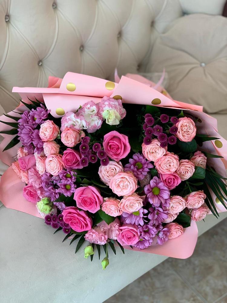 Букет цветов из: Хризантемы, Розы и Лизиантусы в Новый Снопок