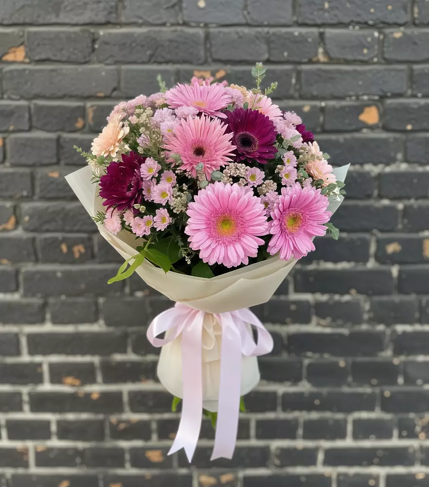 Букет цветов из: Герберы и Хризантемы в Новый Снопок