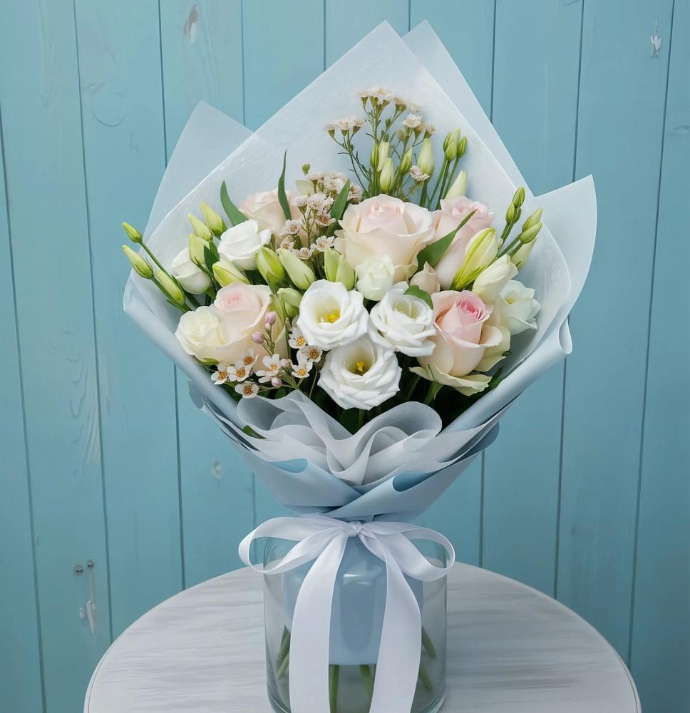 Букет цветов из: Розы и Лизиантусы в Новый Снопок