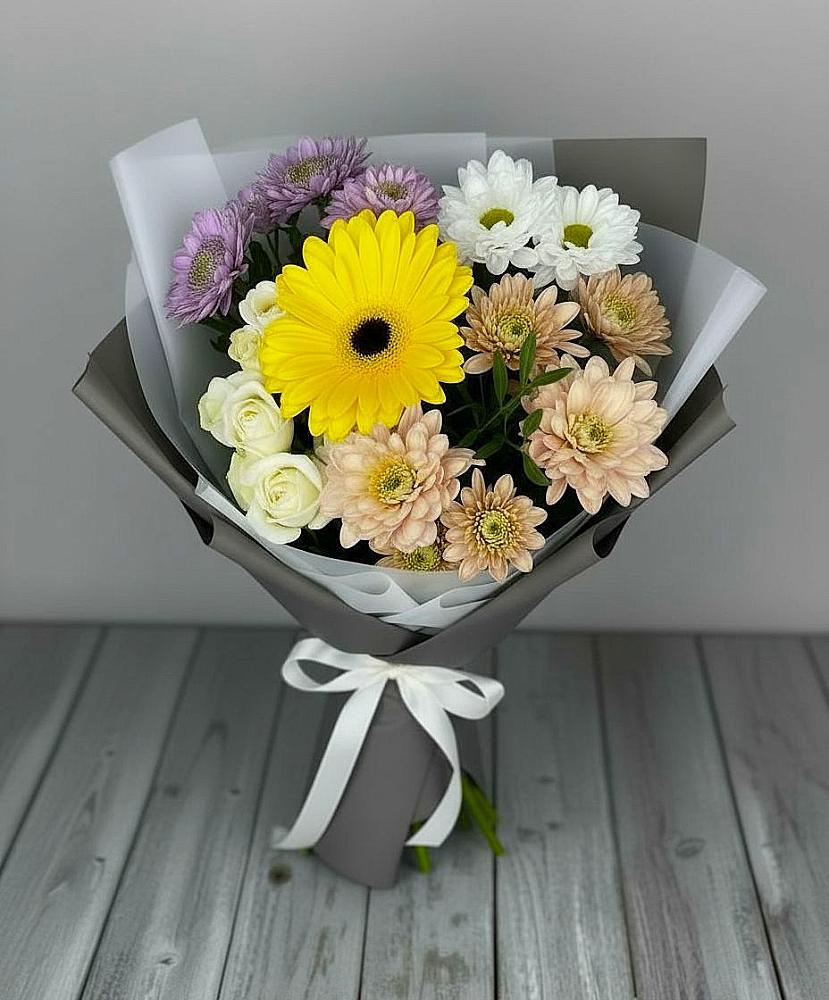 Букет цветов из: Розы, Герберы и Хризантемы в Новый Снопок