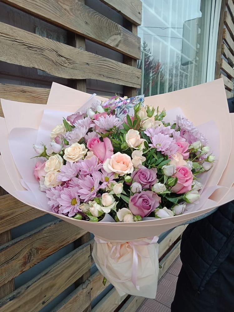 Букет цветов из: Розы и Хризантемы в Новый Снопок