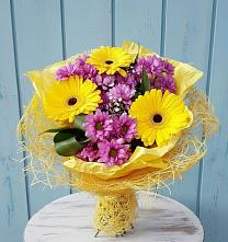 Букет цветов из:  Хризантемы и Герберы в Новый Снопок