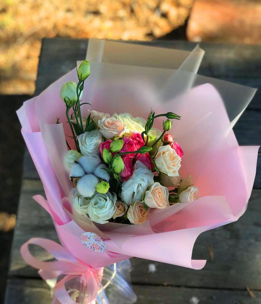 Букет цветов из: Розы и Лизиантусы в Новый Снопок