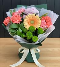 Букет цветов из:  Гвоздики, Розы, Герберы и Хризантемы в Новый Снопок