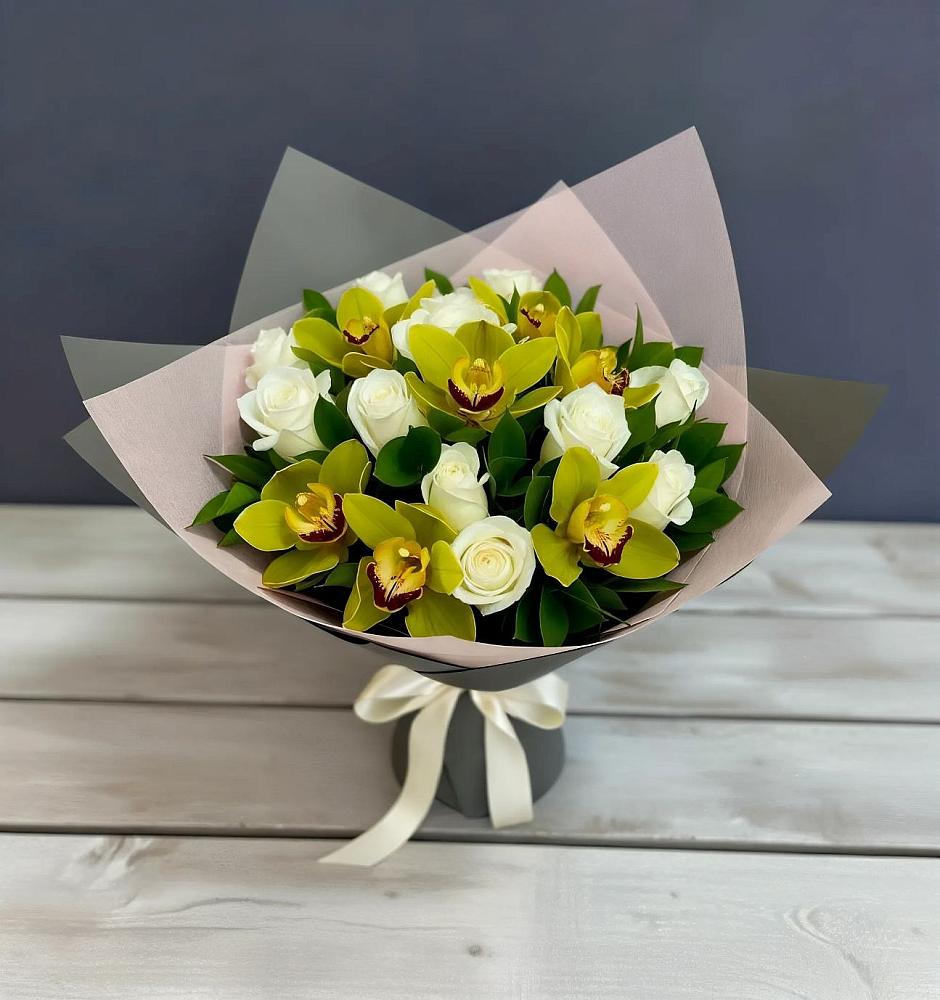 Букет цветов из: Орхидеи и Розы в Новый Снопок