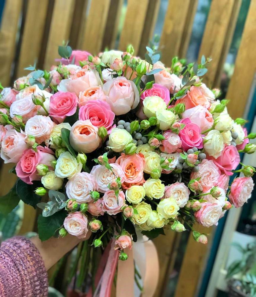 Букет цветов из: Розы в Новый Снопок