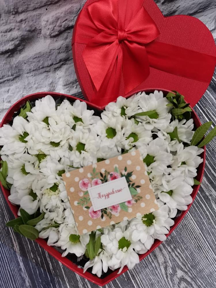 Цветочная композиция из Хризантемы в виде сердца в Новый Снопок