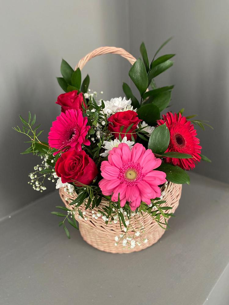Цветочная композиция из Розы, Хризантемы и Герберы в корзине в Новый Снопок