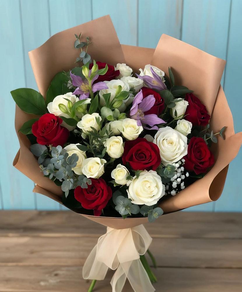 Букет цветов из: Розы и Альстромерии в Новый Снопок