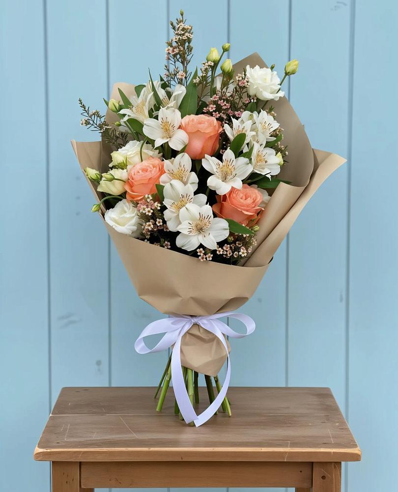 Букет цветов из: Альстромерии, Лизиантусы, Розы и Хризантемы в Новый Снопок