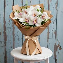 Букет цветов из:  Орхидеи и Розы в Новый Снопок