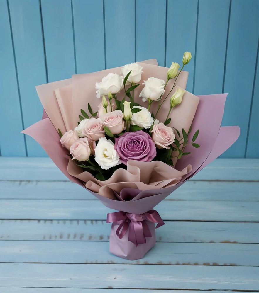 Букет цветов из: Розы и Лизиантусы в Новый Снопок